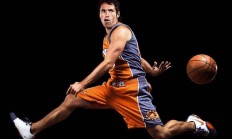 九游体育app-南特中场组织能力强，传球精准稳定