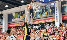 九游体育网页版-比赛中双方你追我赶，场面十分激烈