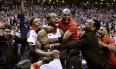 九游体育中国官网-包含伦纳德率猛龙奋力反击，势不可挡的词条