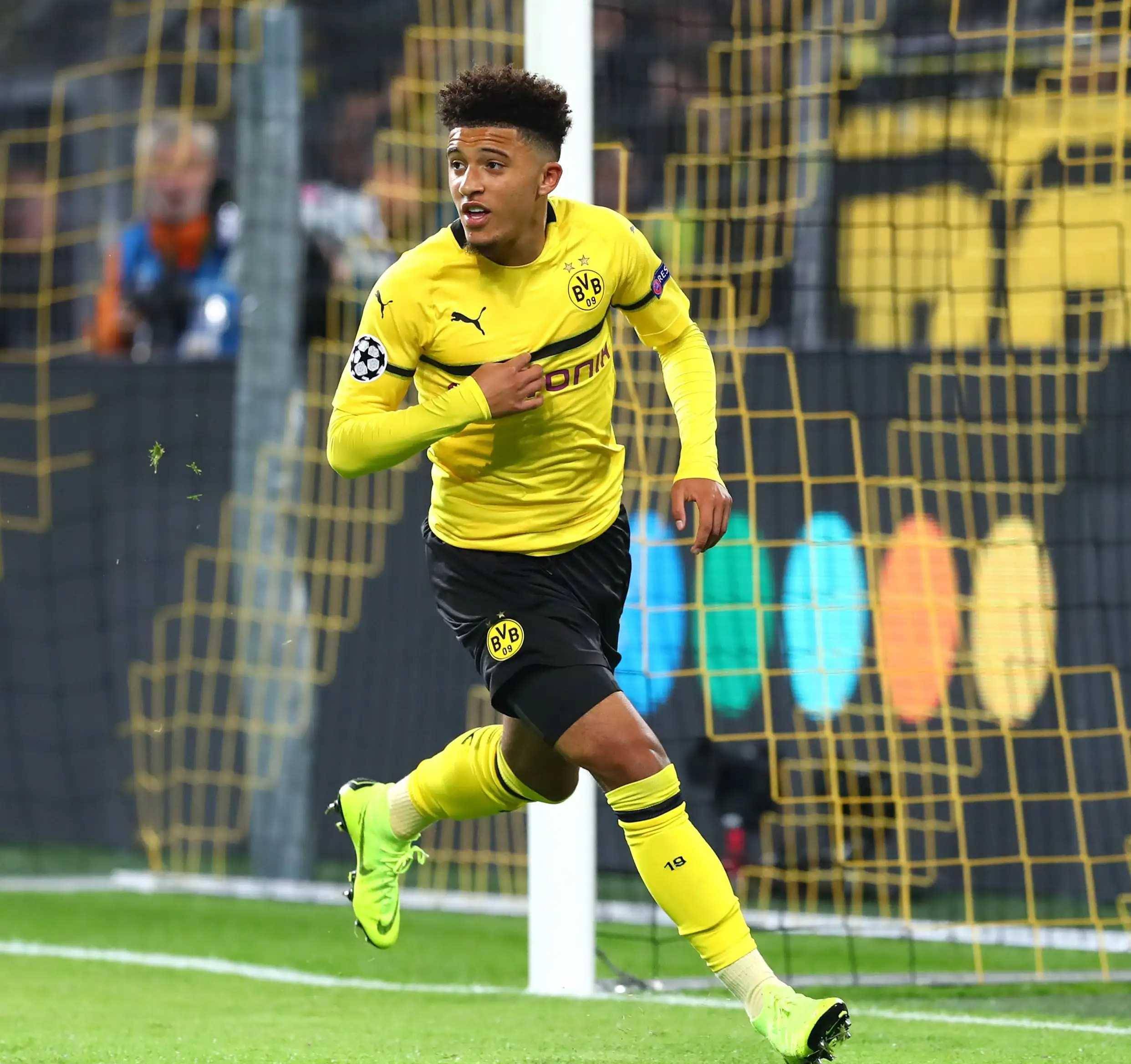 包含德甲强队多特蒙德签下意大利前锋，实力大增的词条