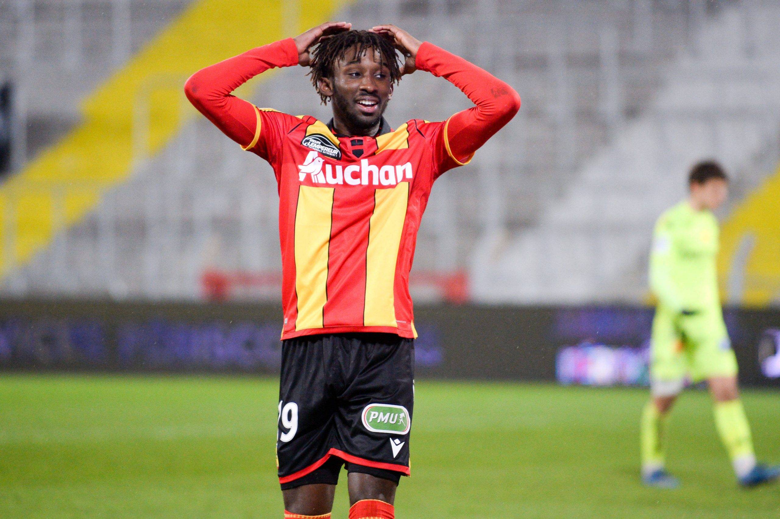 包含洛里昂宣布与球员续约，保持班底实力的词条