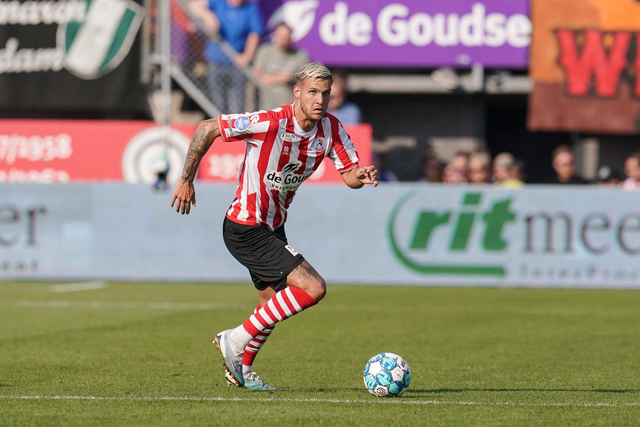 阿贾克斯主场大胜，锁定荷甲冠军头衔