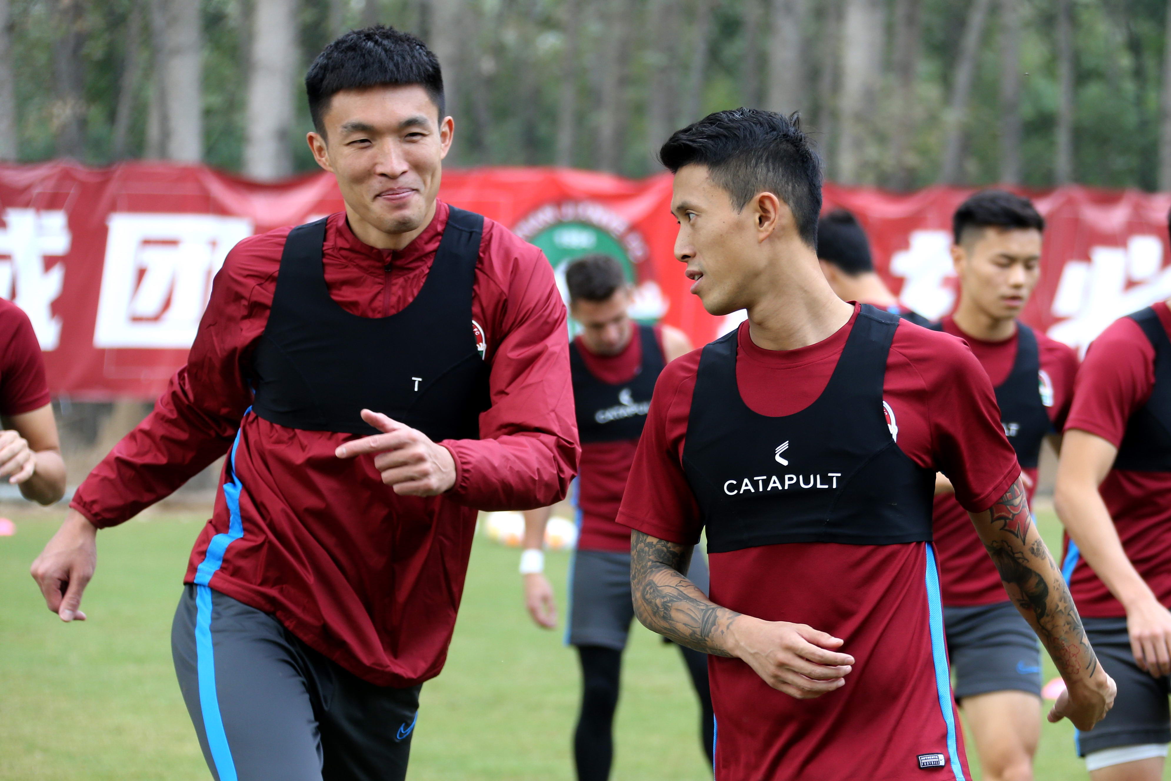 建业全队奋勇拼搏,搏出一路胜利 建业全队奋勇拼搏,搏出一路胜利