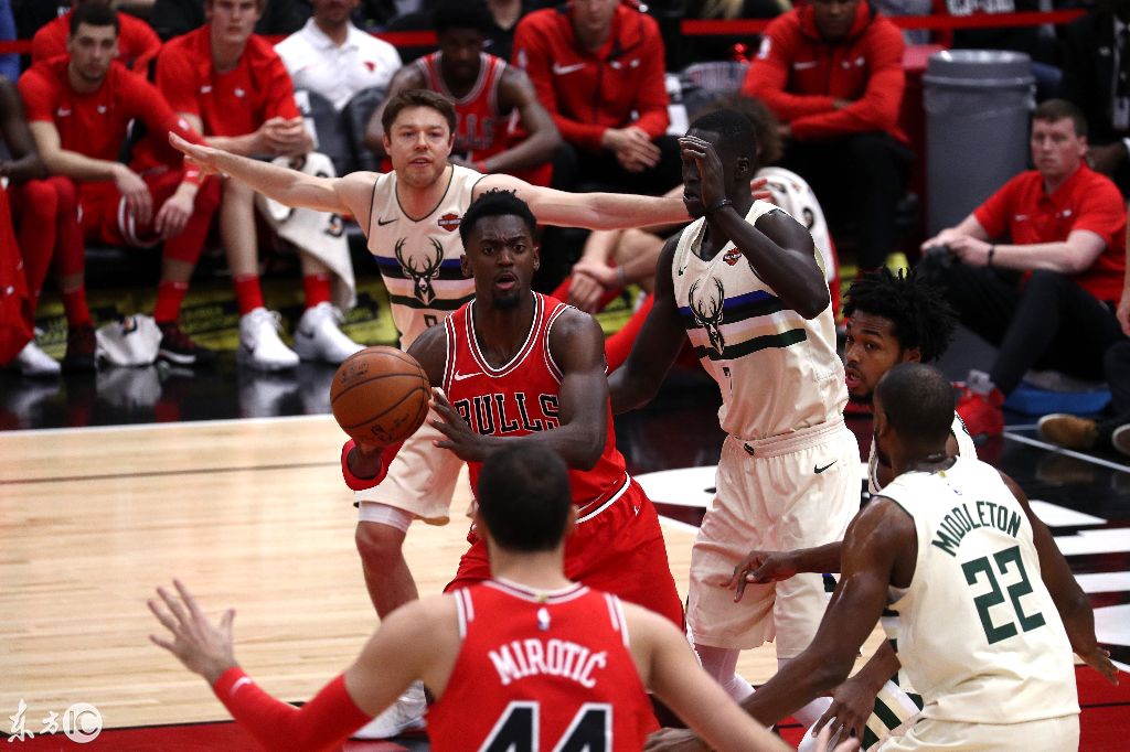 包含公牛队老将连续砍分，领导球队走向胜利的词条