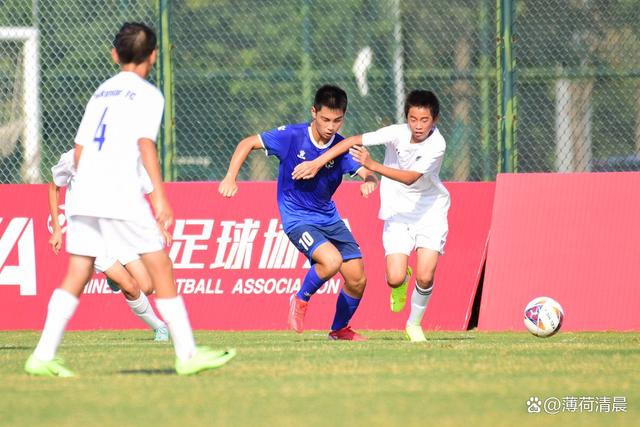 比赛中展现技术细腻，球员表现令人惊艳