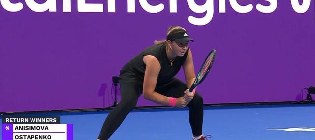 比赛中展现技术细腻，球员表现令人惊艳