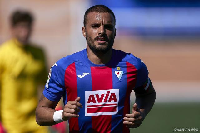 埃瓦尔主场奏凯，赢得关键三分的简单介绍