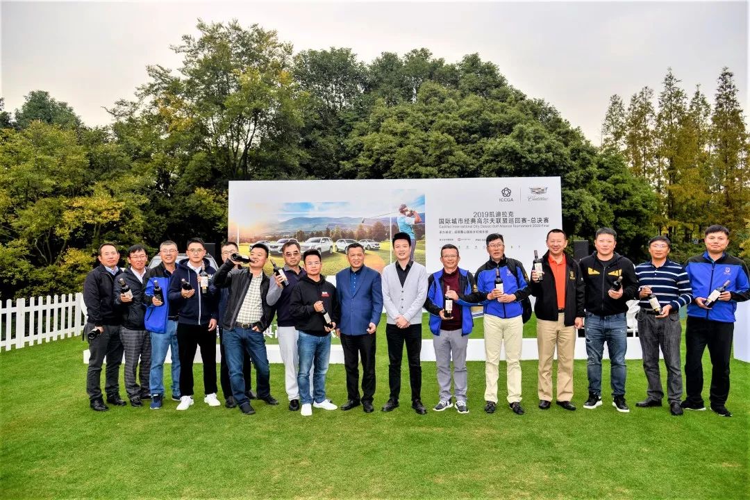 关于英雄争雄争夺奖杯，足球盛事完成又一传奇的信息