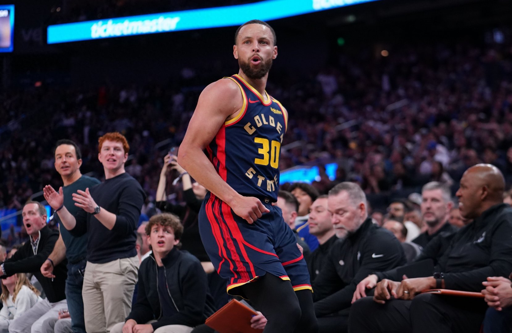 包含灰熊后卫砍下生涯新高得分，力克勇士取得胜利的词条