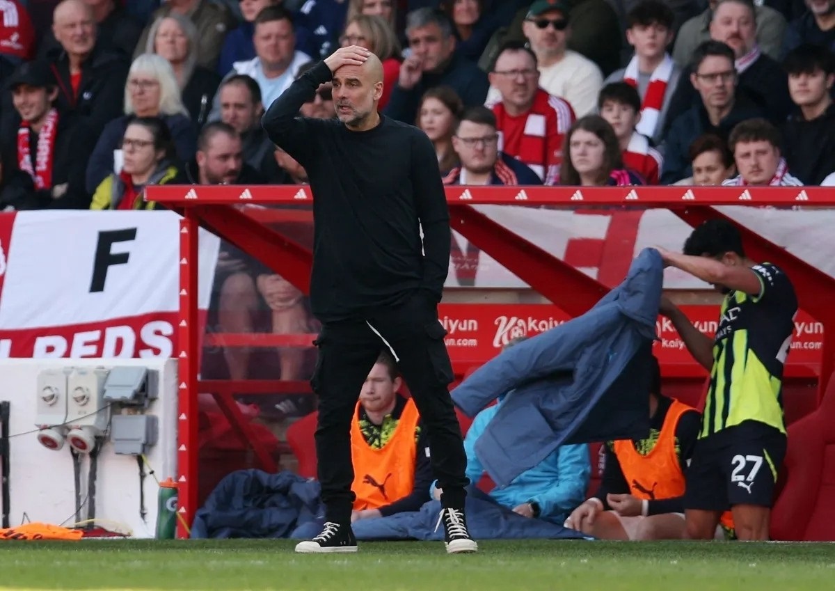 托特纳姆热刺遭遇重挫，领跑位置岌岌可危