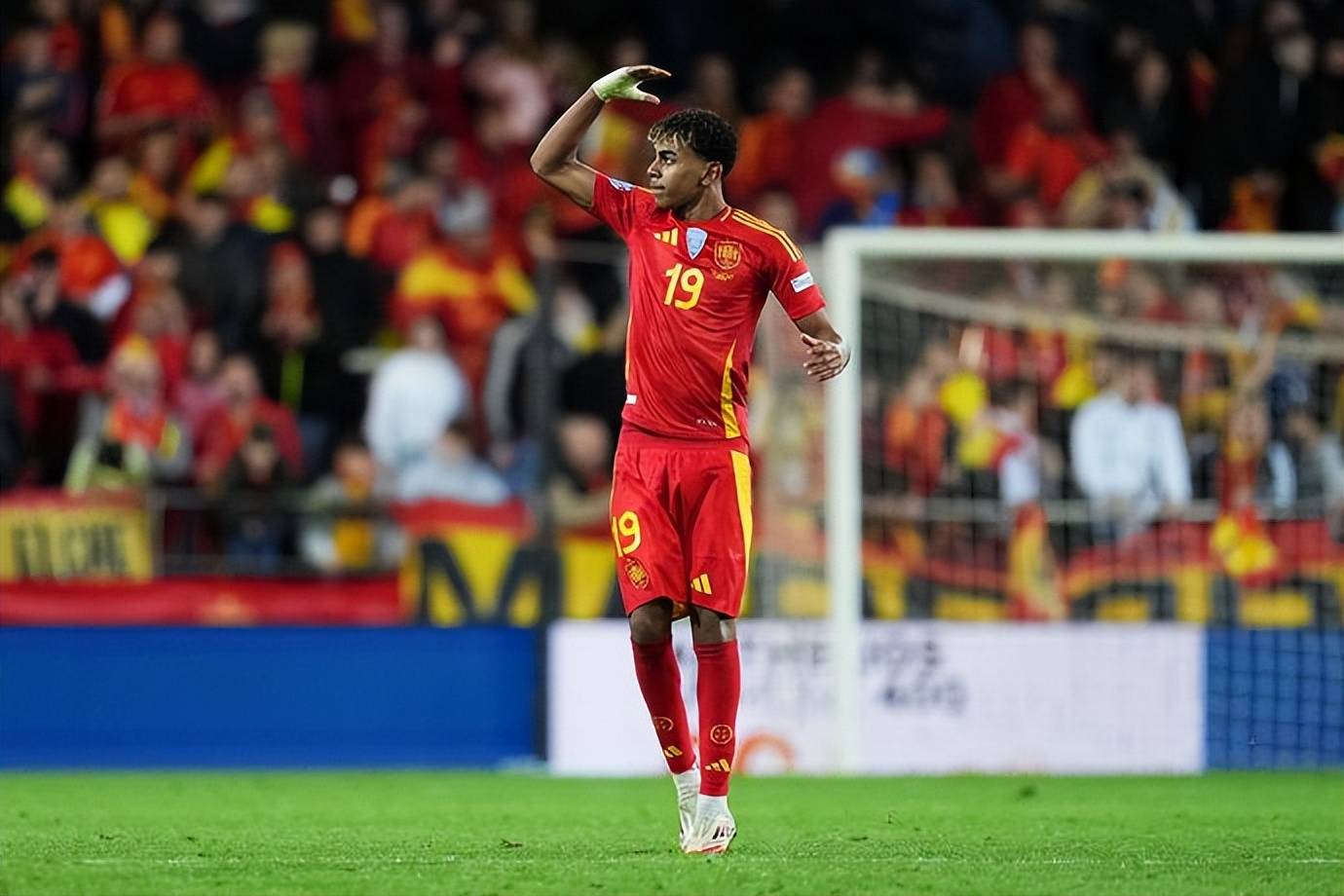 包含团队配合：西班牙队与荷兰队磨砺绝地反击的词条