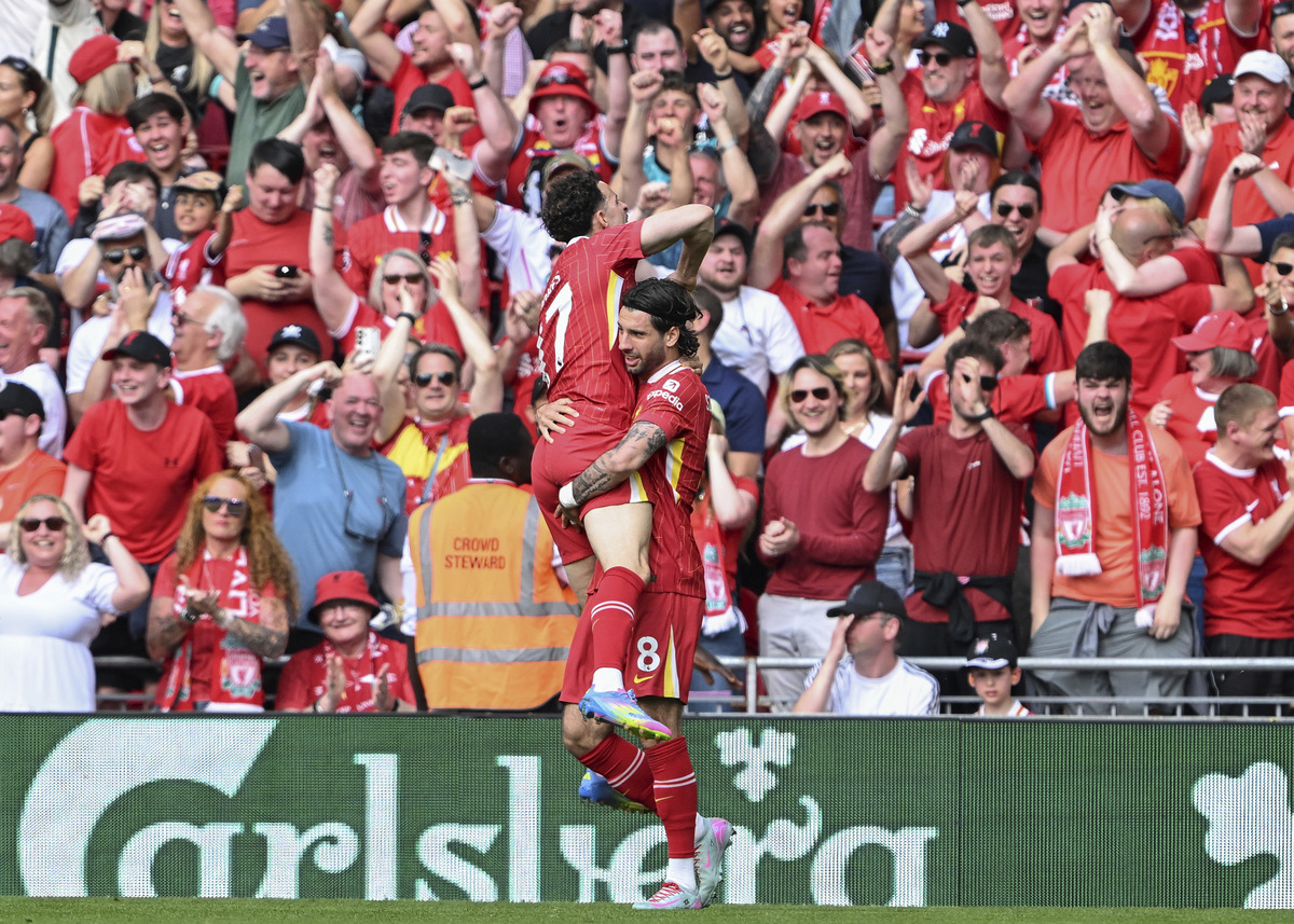 包含布莱顿客场不敌诺维奇，陷入连败泥潭的词条