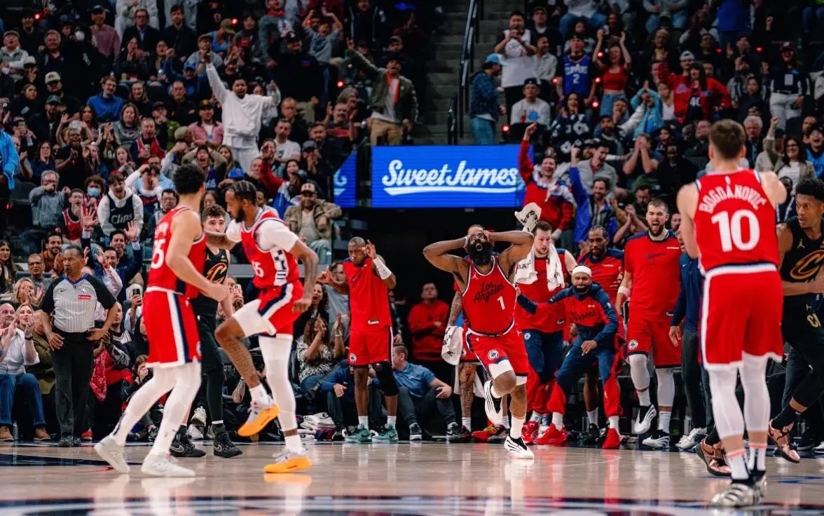 包含伦纳德率猛龙奋力反击，势不可挡的词条