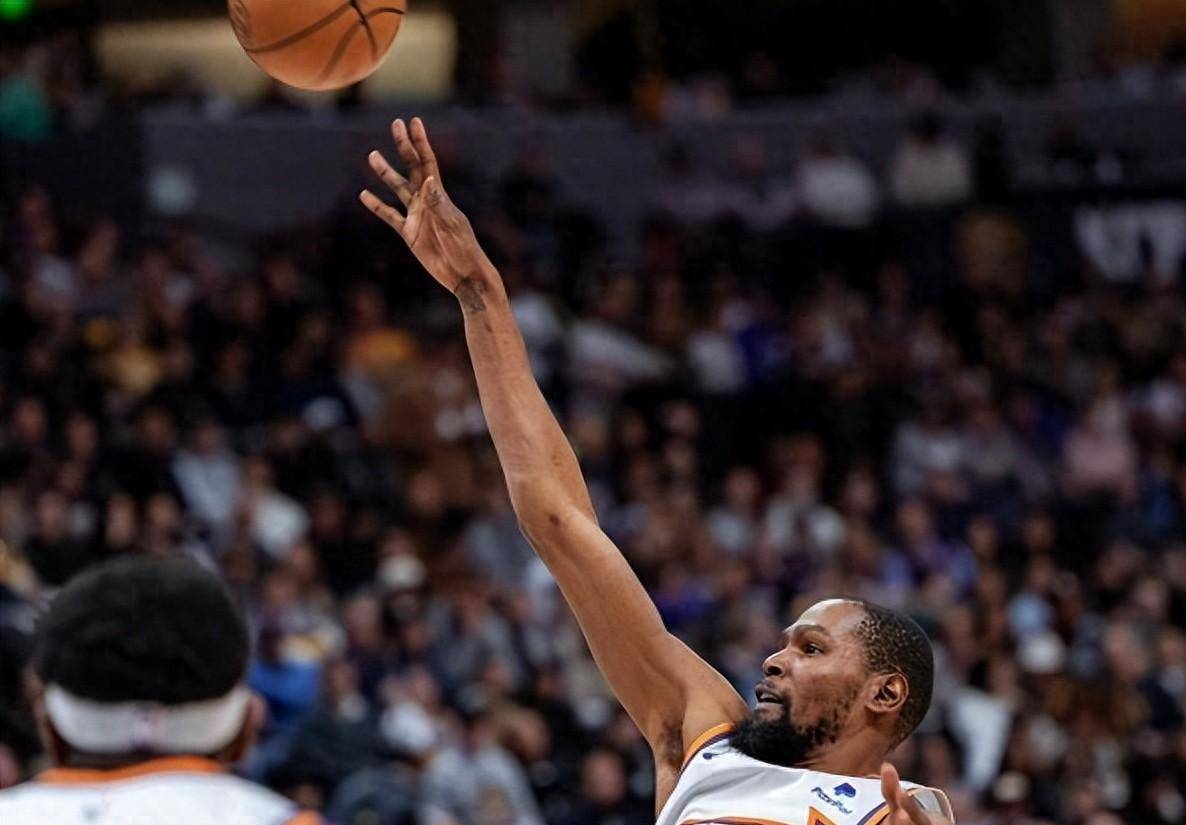 策略精准！教练战术妙用，球队逆转胜利