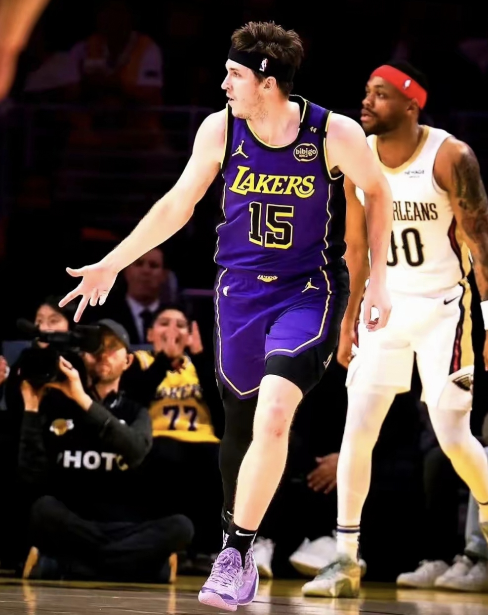 鹈鹕中锋大放异彩，全面发威击败尼克斯的简单介绍