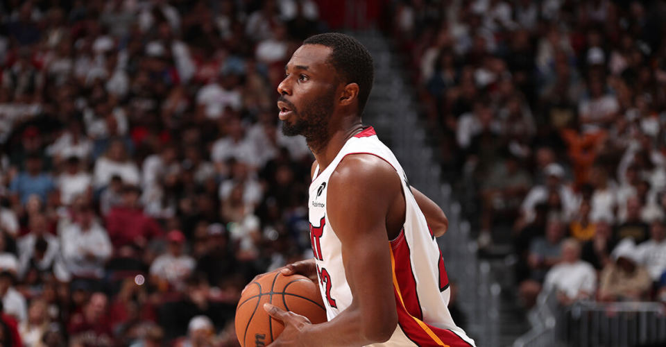 包含热火队主帅频频更换阵容，寻求突破的词条