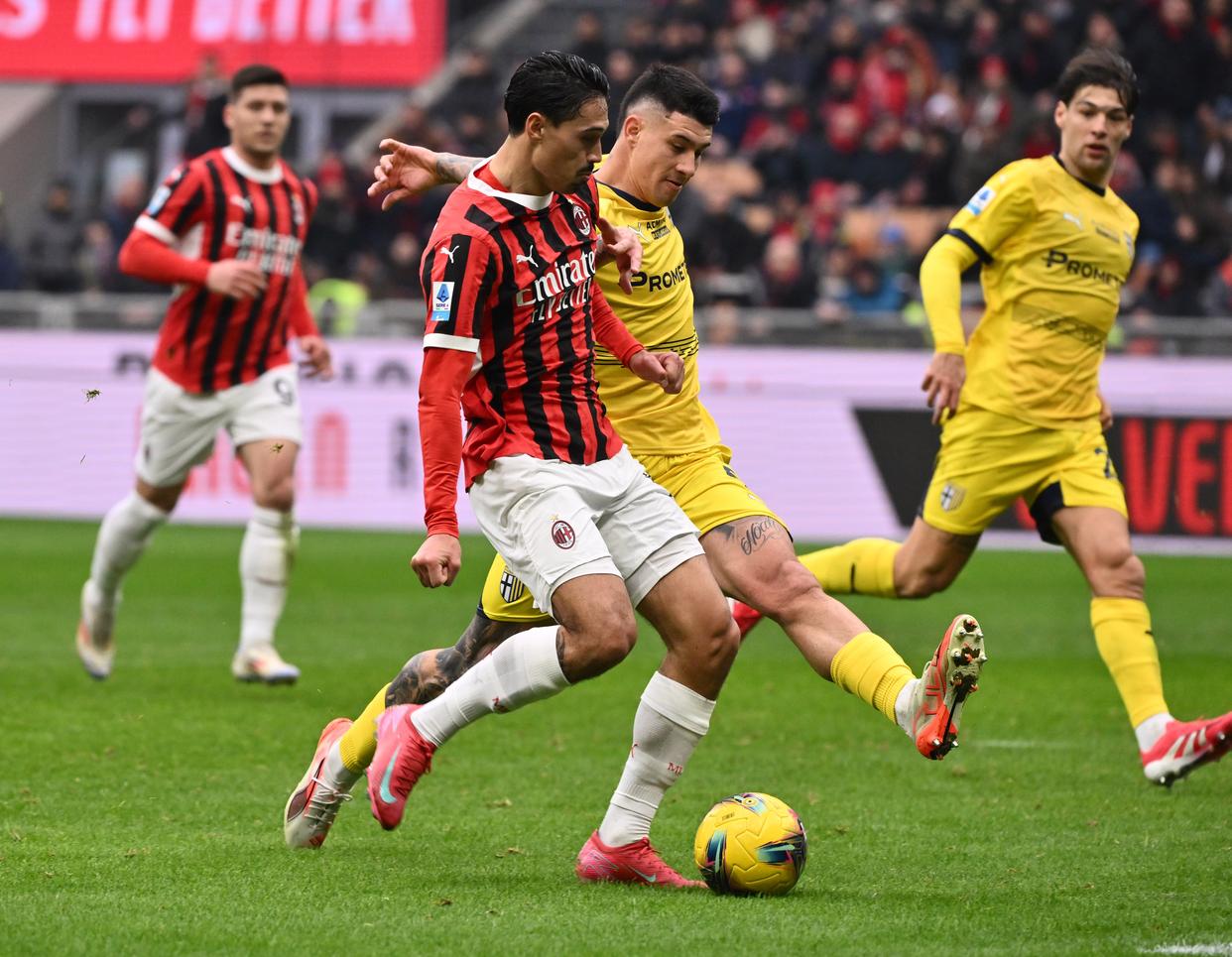 关于AC米兰迎战马赛，全力争取晋级的信息