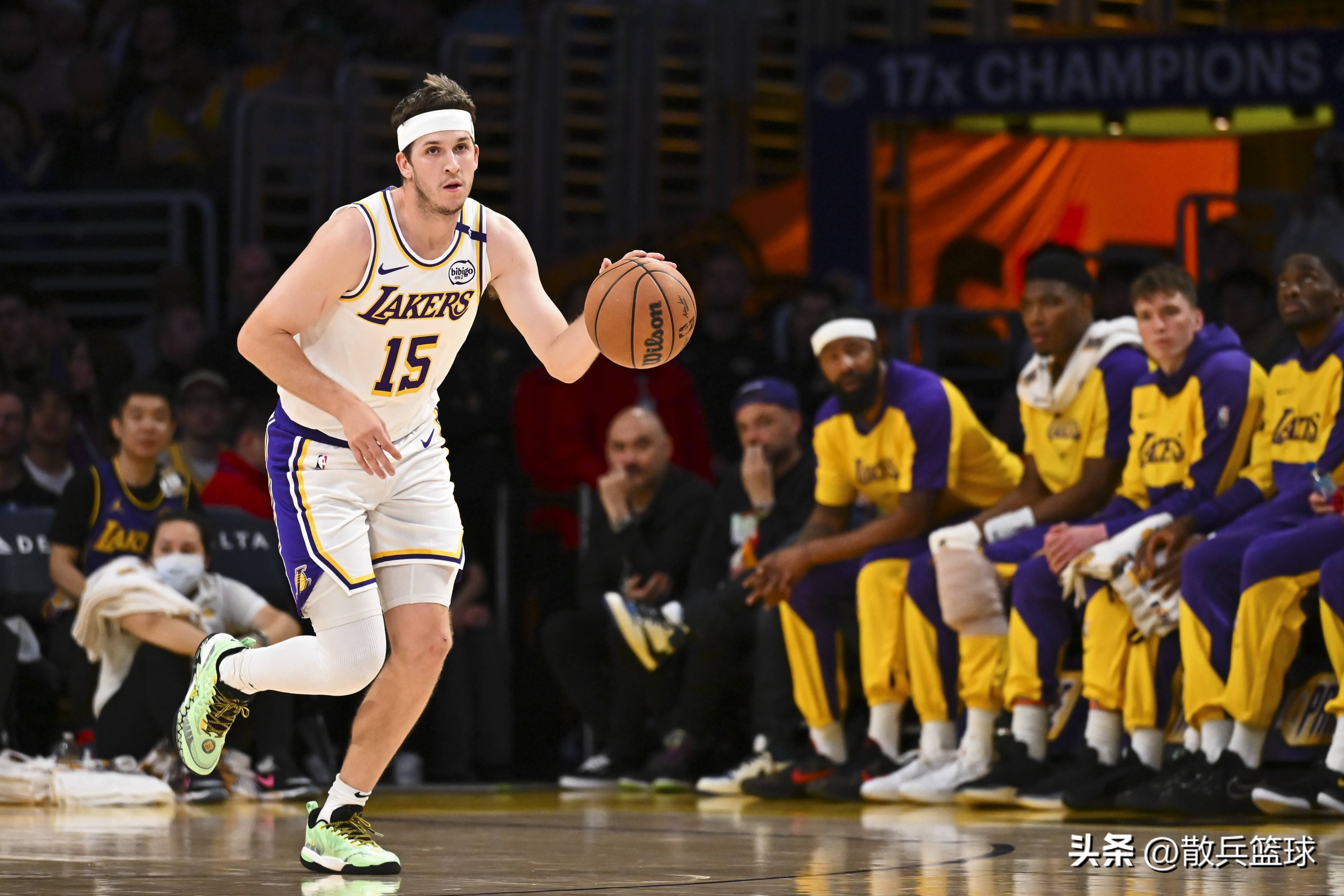 黄蜂主场大败湖人局面一度失控