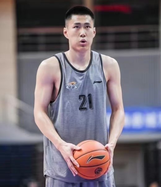 福建球队实力逐渐提升，正面临为下一场比赛做准备的关键时刻的简单介绍