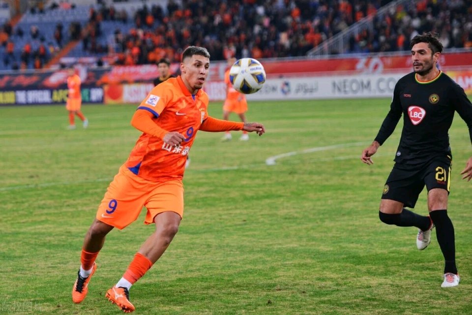 包含中超豪门对决：恒大胜国安，夺得关键胜利的词条