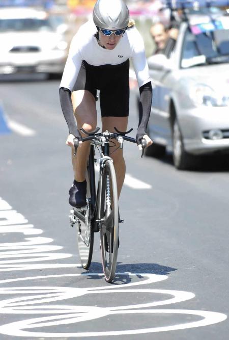 包含自行车女子公路赛：荷兰选手夺冠的词条