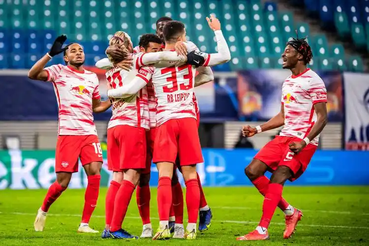 莱比锡红牛在赛场上领先对手取胜的简单介绍