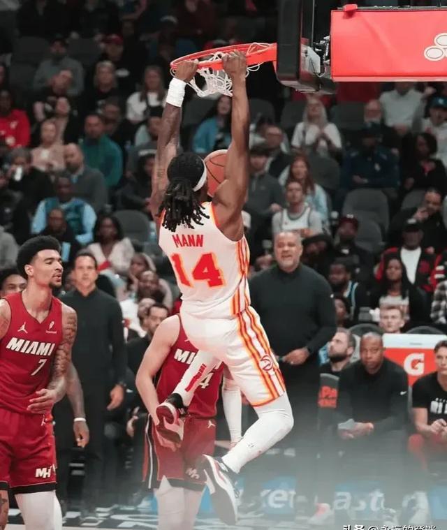 快船横扫老鹰继续不败